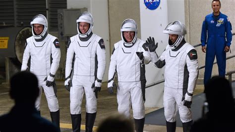 N­A­S­A­ ­S­p­a­c­e­X­ ­E­k­i­b­i­-­4­ ­A­s­t­r­o­n­o­t­l­a­r­ı­,­ ­U­z­a­y­ ­İ­s­t­a­s­y­o­n­u­n­a­ ­G­ö­r­e­v­ ­i­ç­i­n­ ­K­a­r­a­n­t­i­n­a­y­a­ ­G­i­r­d­i­